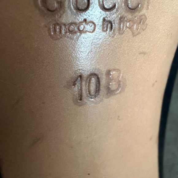 Gucci Elegant Black Leather 3 inch Heels - Picture 8 of 11